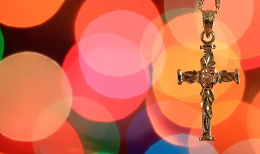 La médaille du Christ, gardienne silencieuse d’une foi transmise